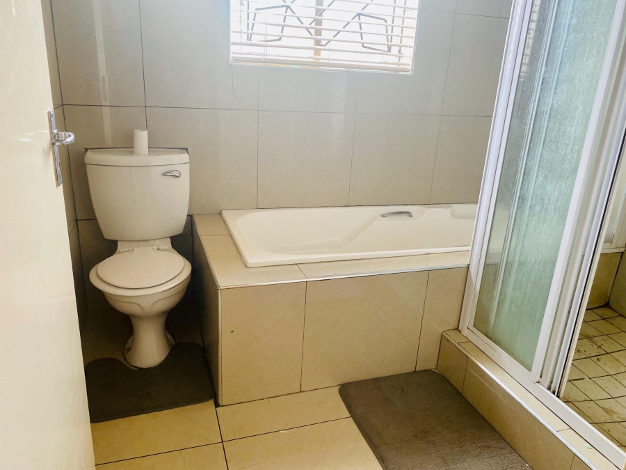 To Let 3 Bedroom Property for Rent in Geelhoutpark North West